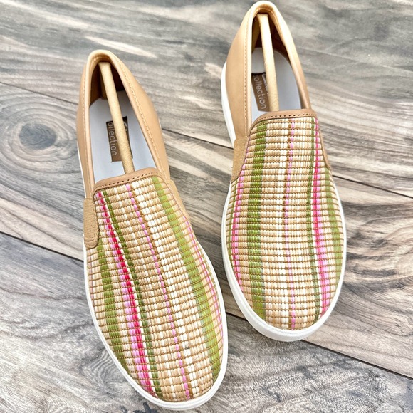 NIB Clarks Layton Petal 8.5W WIDE Slip On Comfort Sneakers Light Tan Combo - Picture 3 of 11